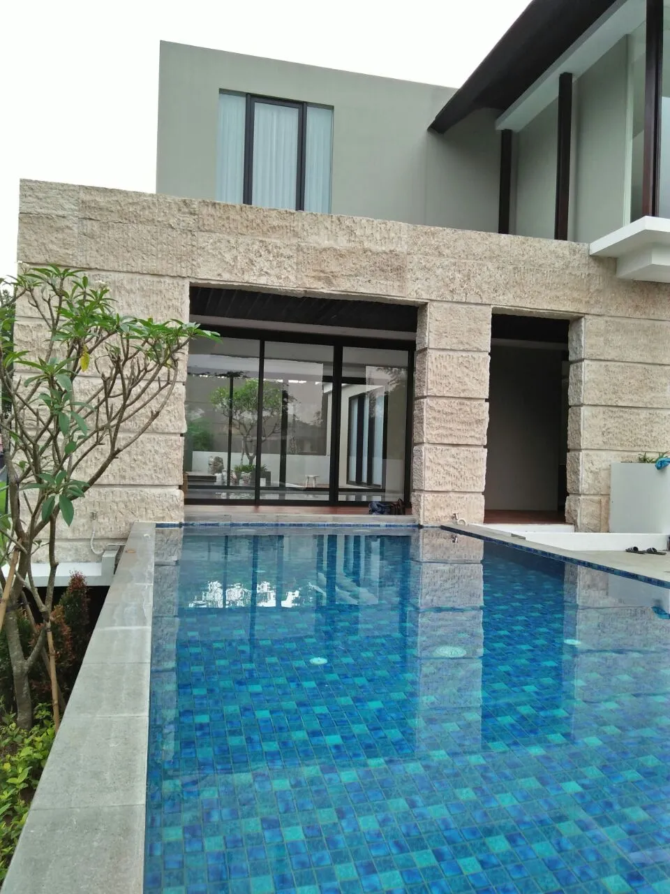 Referensi kolam renang dari website Nyambut Gawe